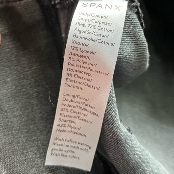 SPANX pull on Distressed Jeans - Picture 5 of 7